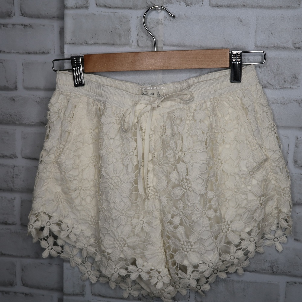 Abercrombie & Fitch Floral Lace Embroidered Shorts